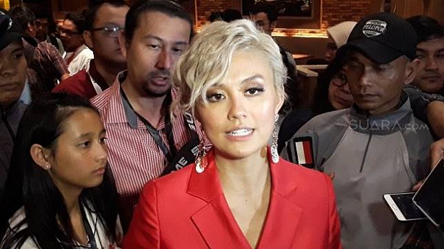 giwang agnez mo detik-bola